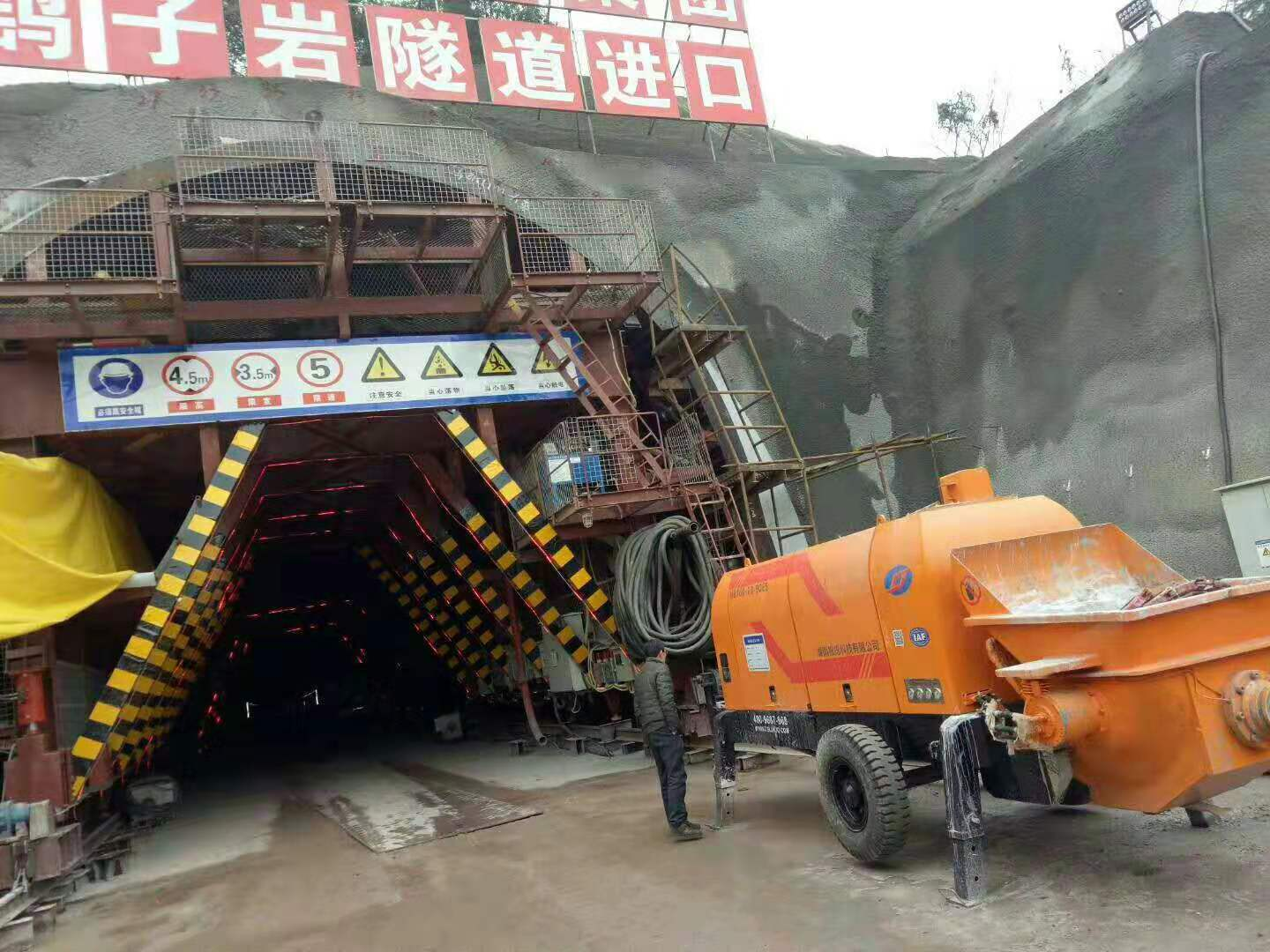 What are the applications of concrete pump?